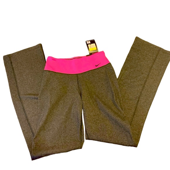 Nike Women's Classic Dri Fit Yoga/Workout Pants NEW WITH TAGS - Picture 2 of 6